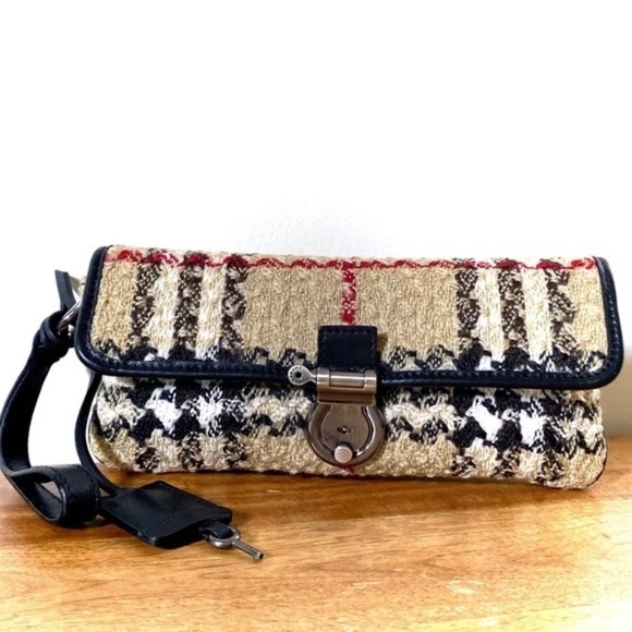 Burberry Boucle Housecheck Wristlet / Clutch - Picture 7 of 16
